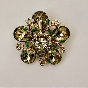 Stunning vintage rhinestone and enamel flower brooch m